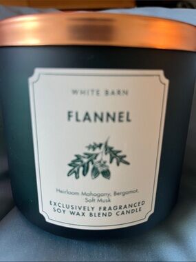 White Barn Flannel Candle - Dark Green Jar with Copper Lid